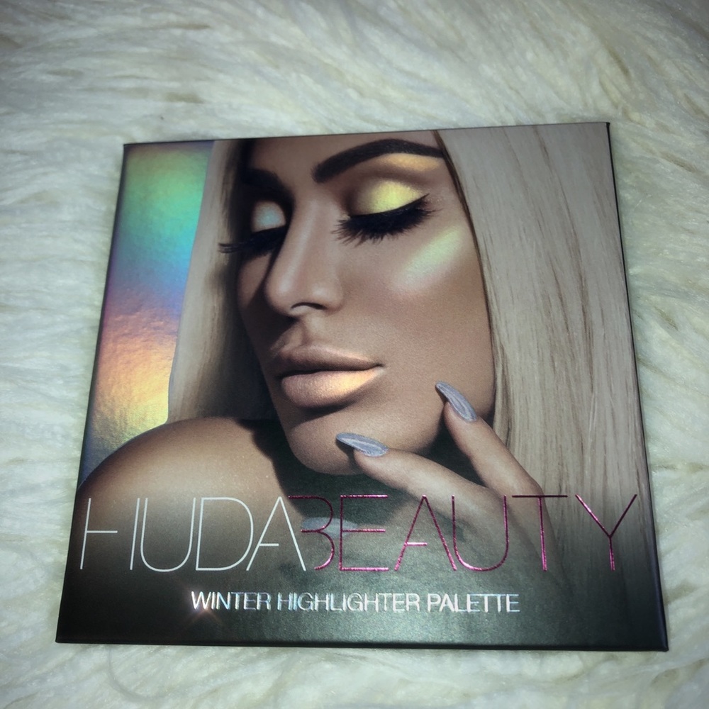 Hudabeauty winter highlighter palette